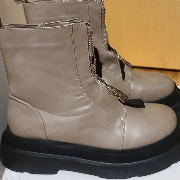 Never worn - Picture 2 of 4